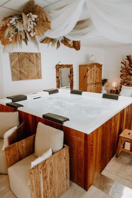 Suite De Charme Avec Jacuzzi Et Cabine Infrarouge Tubize Eksteriør bilde